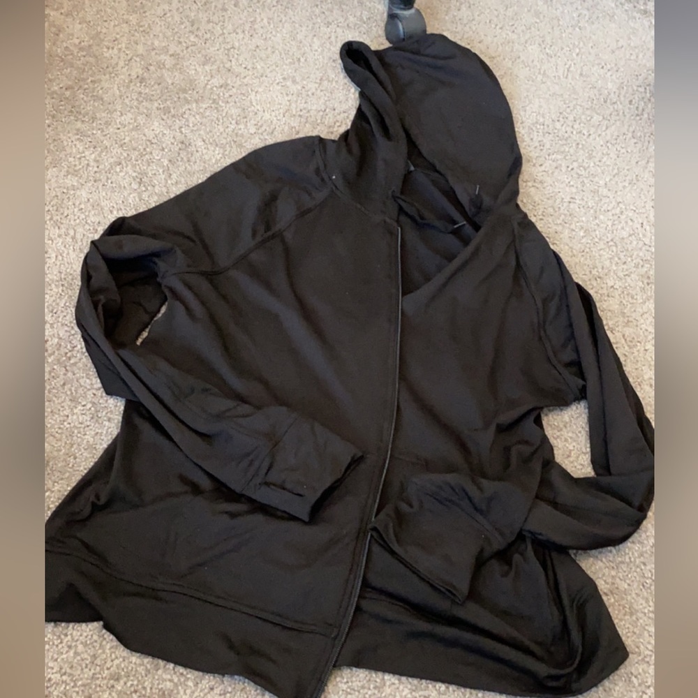 Women’s XL hooded jacket with thumb holes